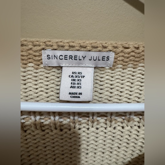 Sincerely Jules, Tan and White Striped V-Neck Sweater - Picture 4 of 4